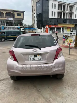 Toyota Vitz 2013 Silver