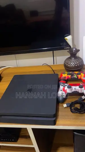 PS4 Slim Very Neat