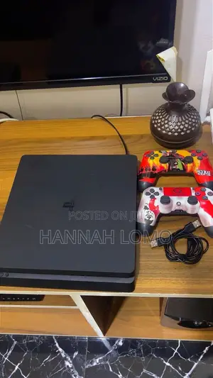 PS4 Slim Very Neat
