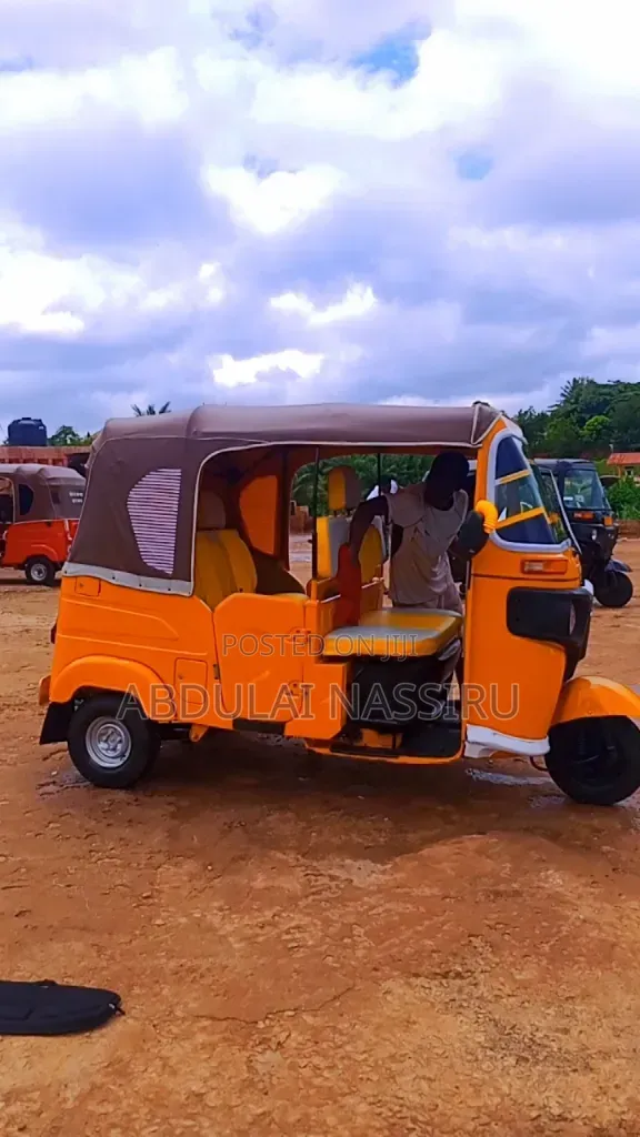 Bajaj RE 2026 Yellow