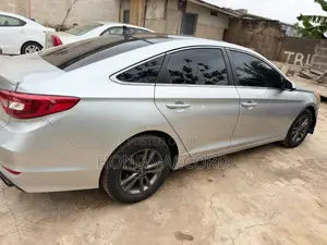 Hyundai Sonata Limited 4dr Sedan (2.4L 4cyl 6A) 2015 Silver
