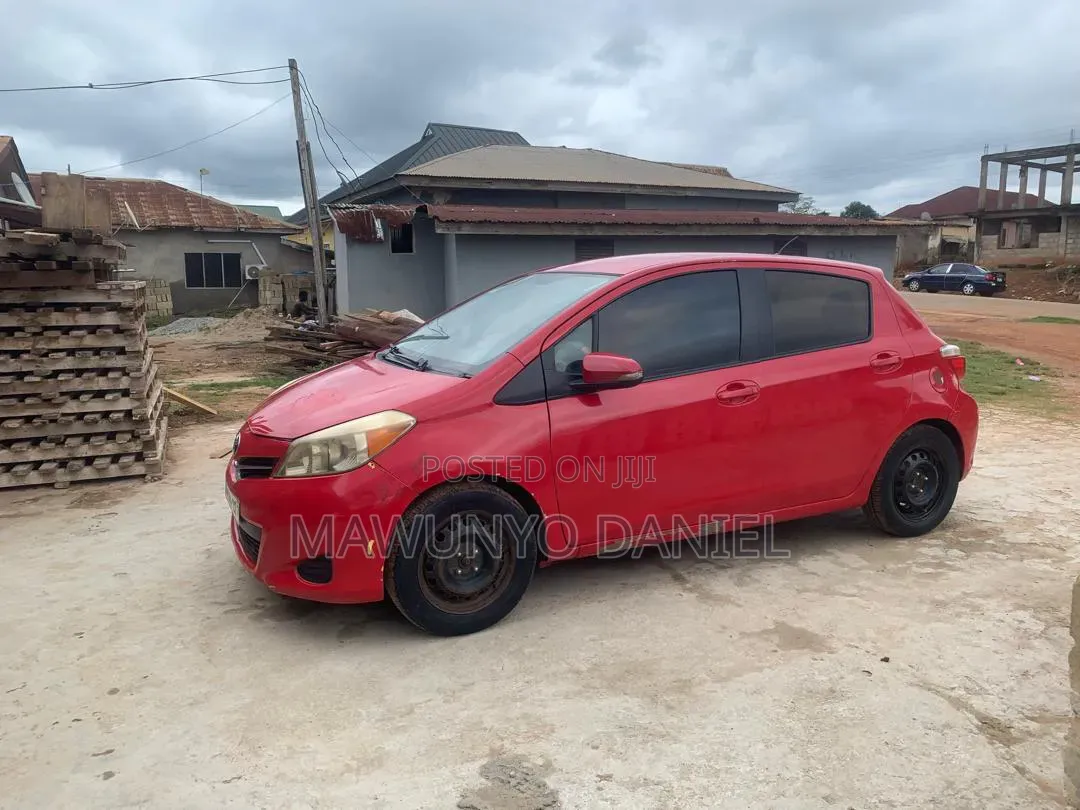 Toyota Yaris 2013 Red