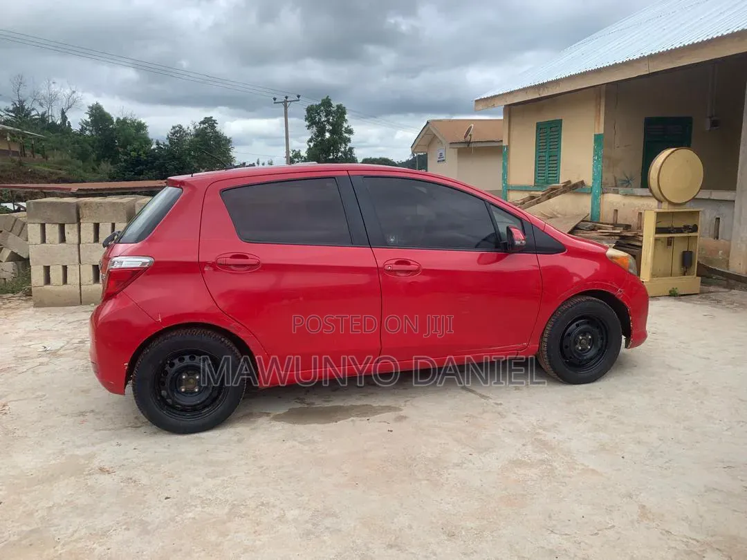 Toyota Yaris 2013 Red