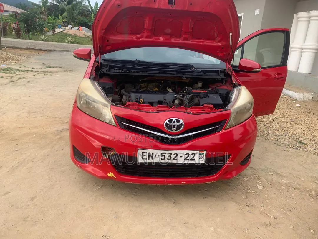 Toyota Yaris 2013 Red