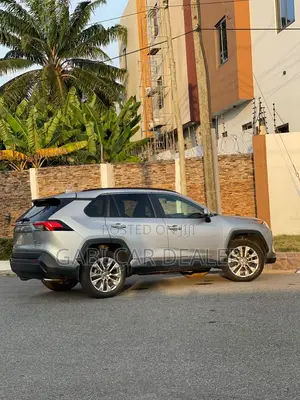 Toyota RAV4 XLE AWD 2023 Silver