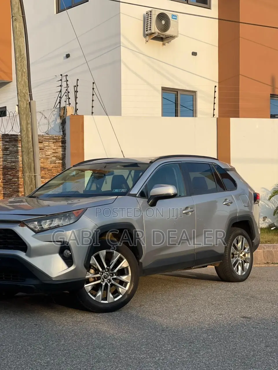 Toyota RAV4 XLE AWD 2023 Silver