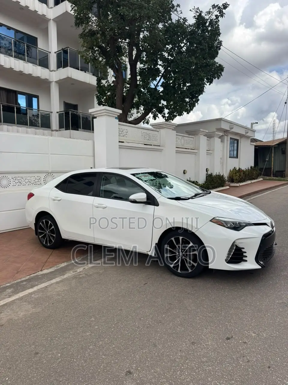 Toyota Corolla SE (1.8L 4cyl 6M) 2018 White