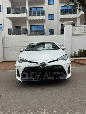 Toyota Corolla SE (1.8L 4cyl 6M) 2018 White