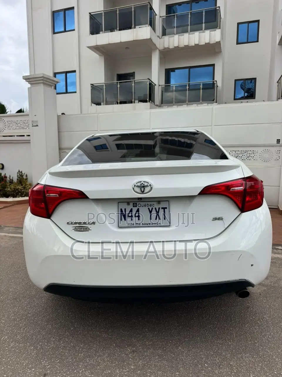 Toyota Corolla SE (1.8L 4cyl 6M) 2018 White