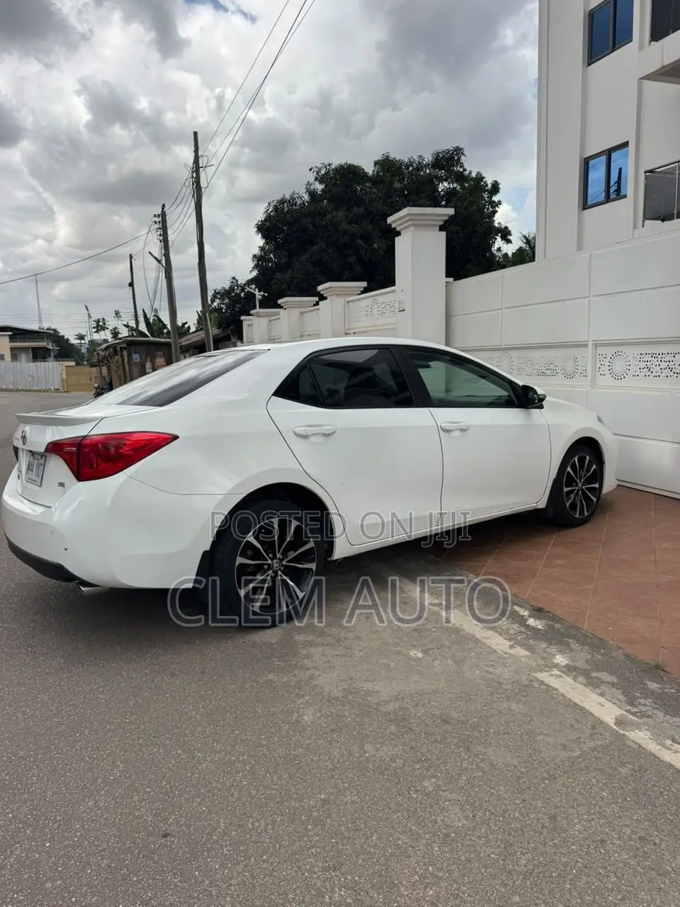 Toyota Corolla SE (1.8L 4cyl 6M) 2018 White