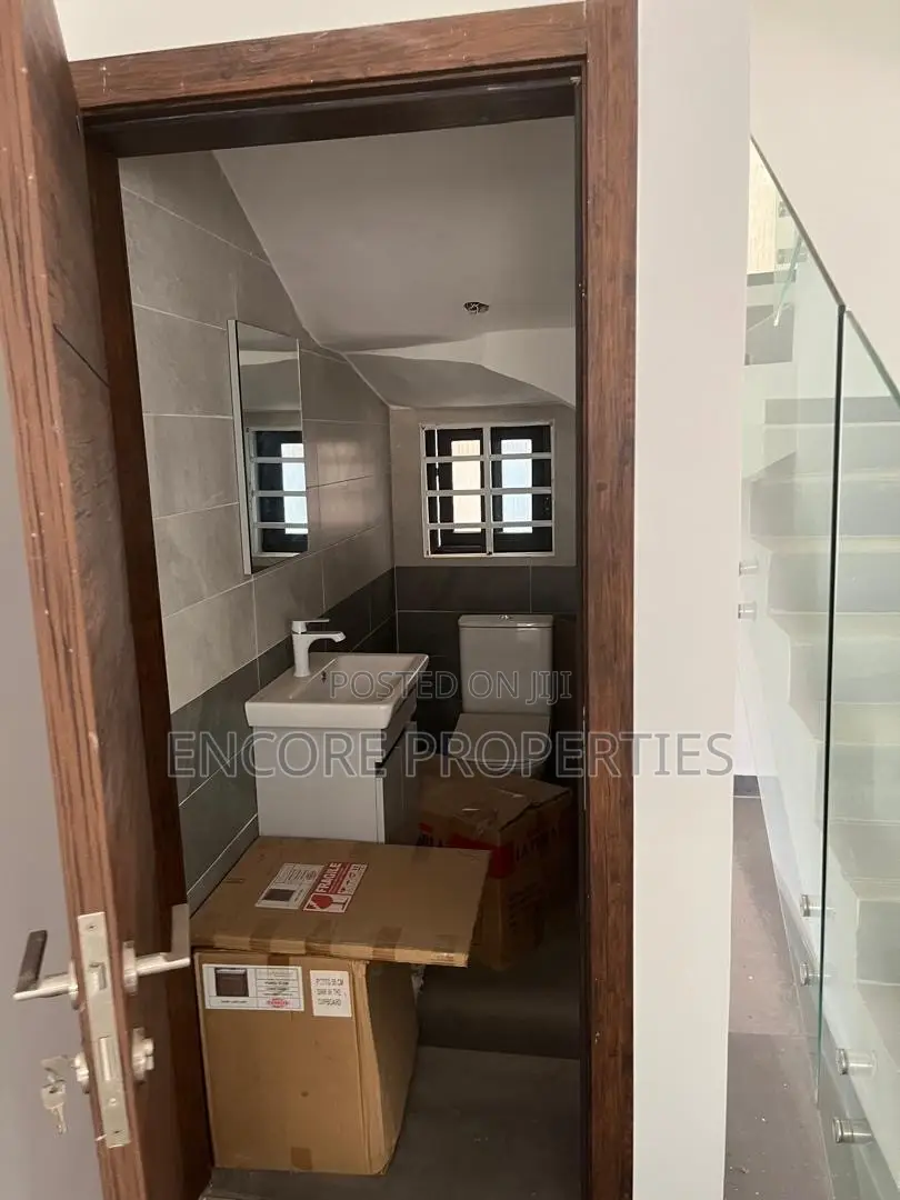 4bdrm House in Ars, East Legon for rent