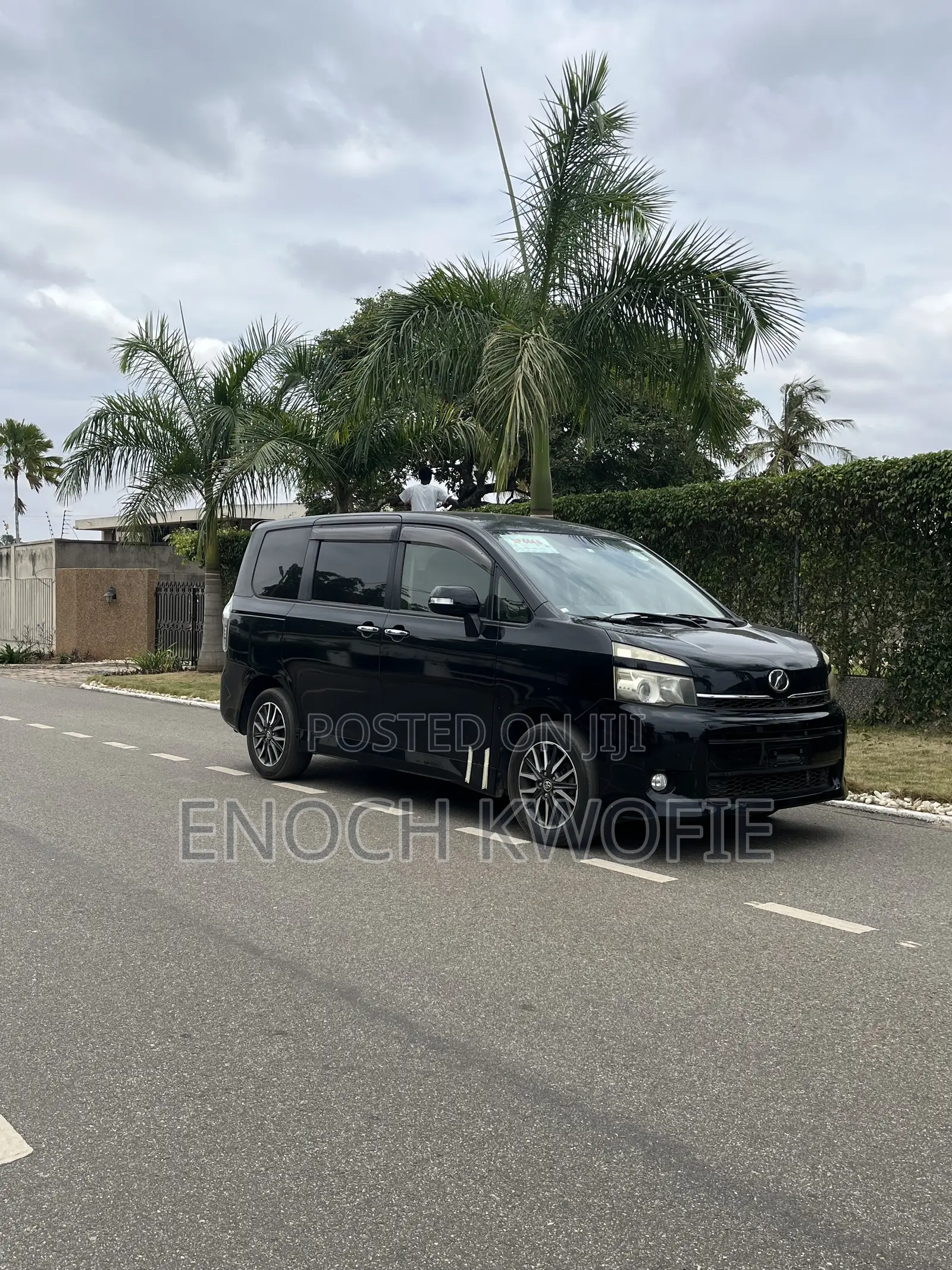 Toyota Voxy V 2WD 7-Seater 2012 Black
