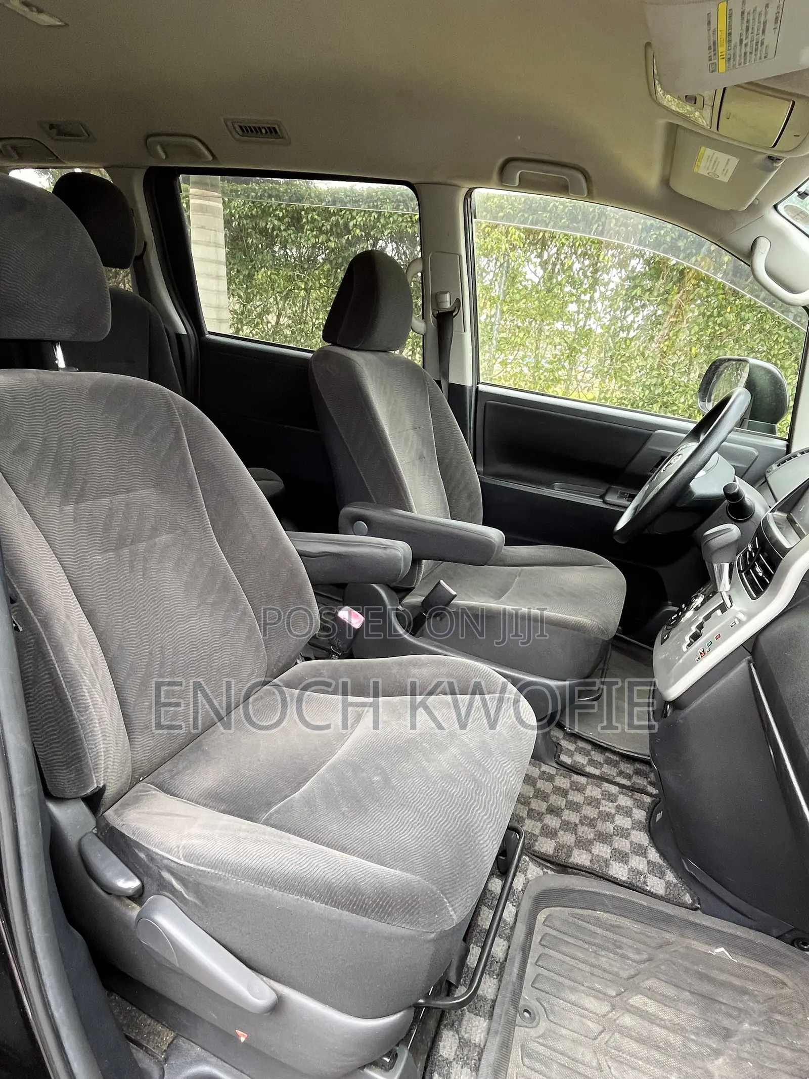 Toyota Voxy V 2WD 7-Seater 2012 Black