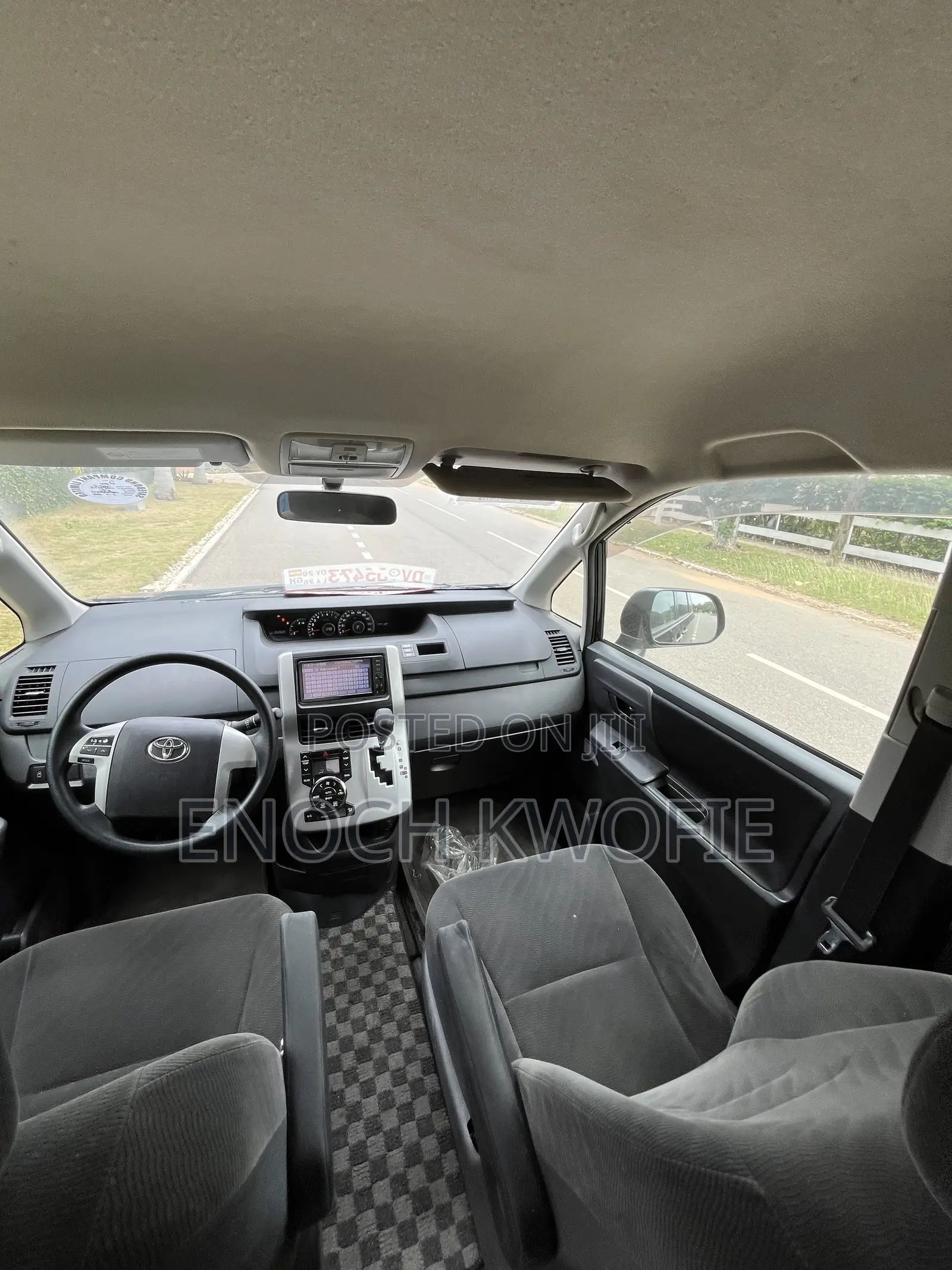 Toyota Voxy V 2WD 7-Seater 2012 Black
