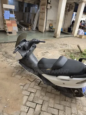 Yamaha Majesty 2001 White