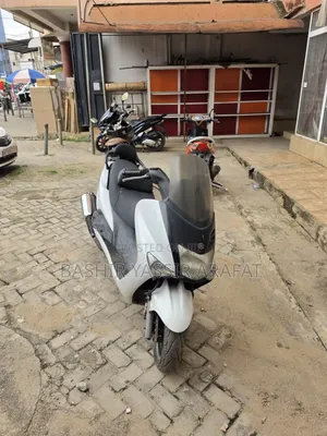Yamaha Majesty 2001 White