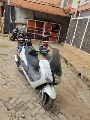Yamaha Majesty 2001 White