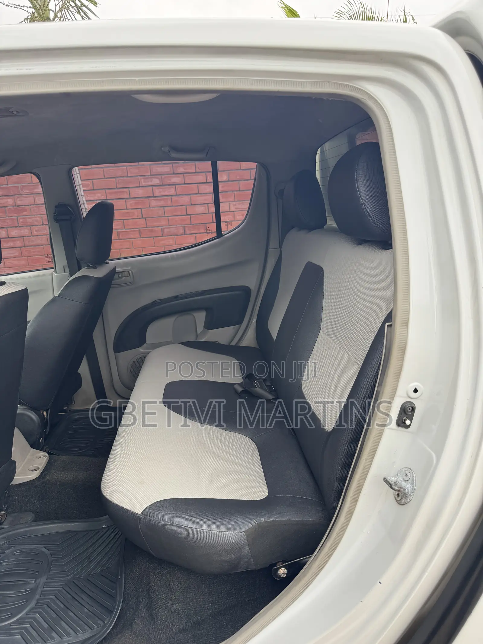 Mitsubishi L200 2012 White