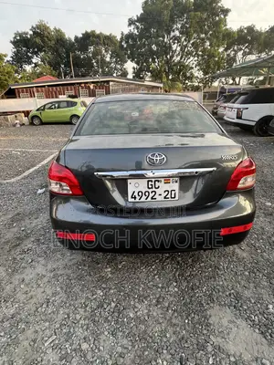 Toyota Yaris 2010 Gray