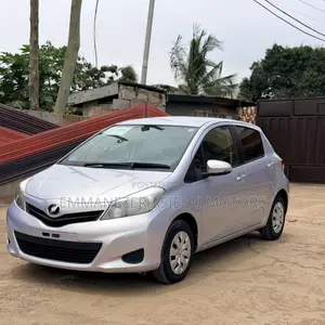 Toyota Vitz 1.3 FWD 5dr 2013 Ivory