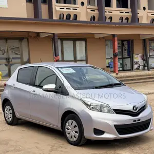 Toyota Vitz 1.3 FWD 5dr 2013 Ivory