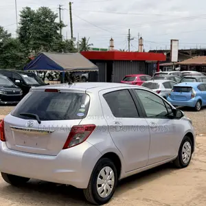 Toyota Vitz 1.3 FWD 5dr 2013 Ivory
