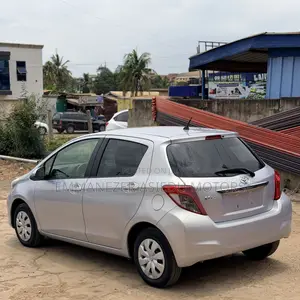 Toyota Vitz 1.3 FWD 5dr 2013 Ivory