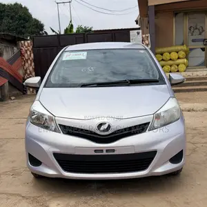Toyota Vitz 1.3 FWD 5dr 2013 Ivory