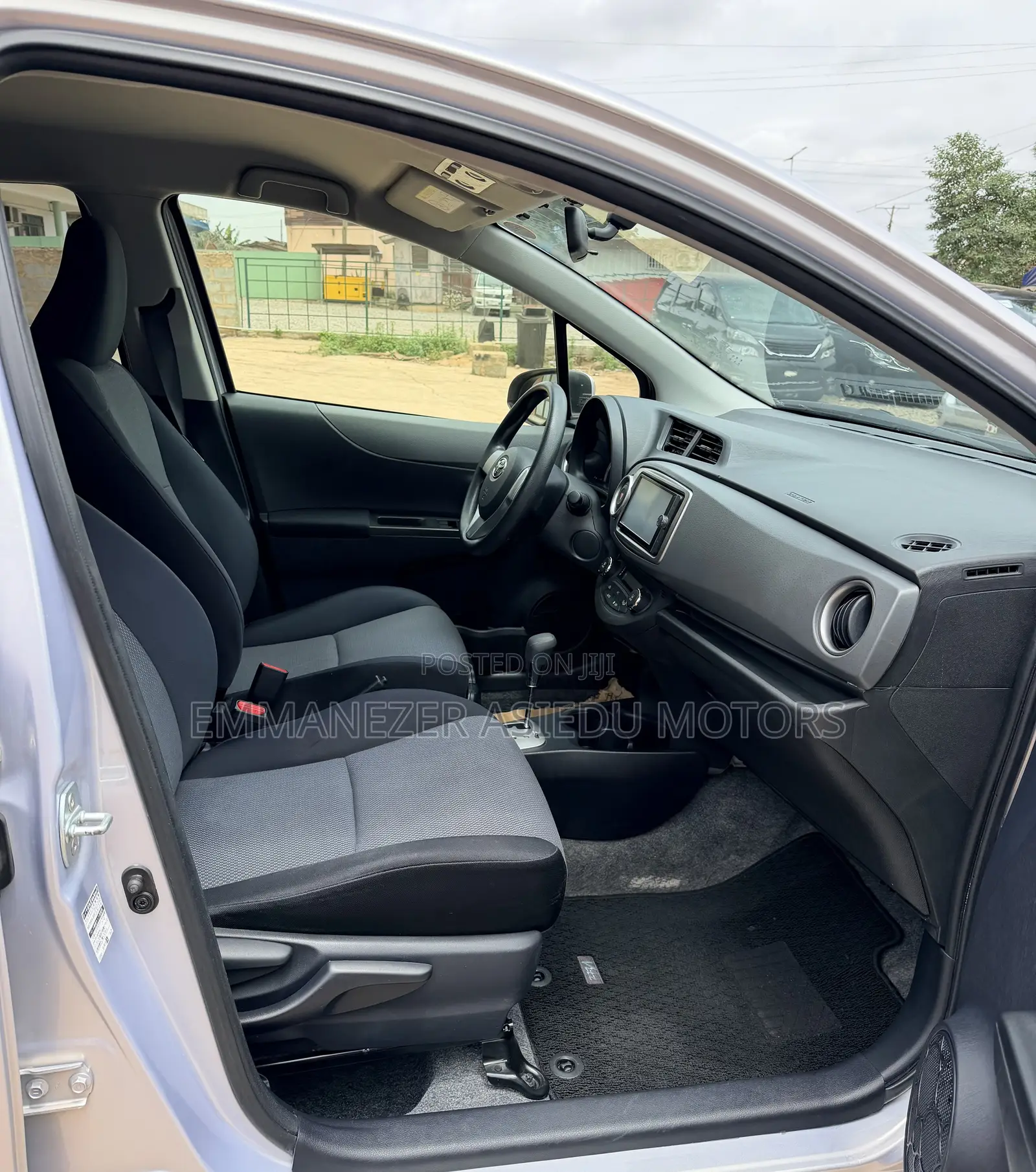 Toyota Vitz 1.3 FWD 5dr 2013 Ivory