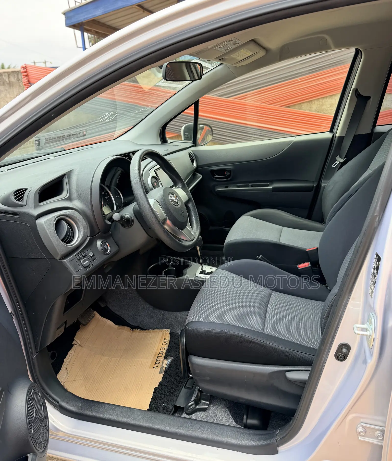 Toyota Vitz 1.3 FWD 5dr 2013 Ivory