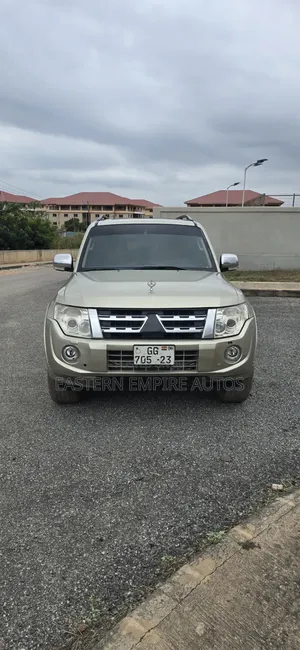 Mitsubishi Pajero V90 3.8 V6 GLS/GLX 2015 Gold
