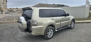 Mitsubishi Pajero V90 3.8 V6 GLS/GLX 2015 Gold
