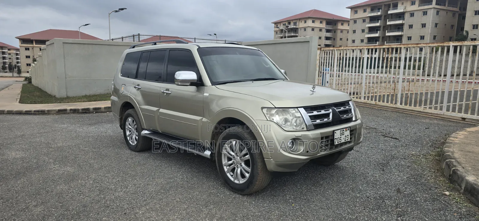 Mitsubishi Pajero V90 3.8 V6 GLS/GLX 2015 Gold