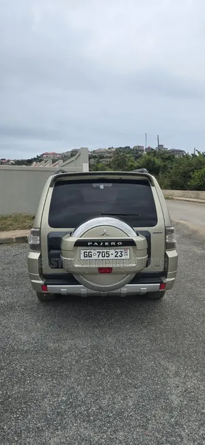 Mitsubishi Pajero V90 3.8 V6 GLS/GLX 2015 Gold