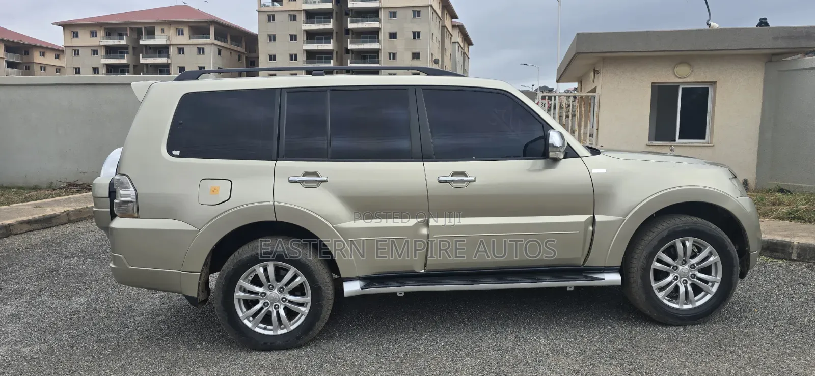 Mitsubishi Pajero V90 3.8 V6 GLS/GLX 2015 Gold