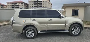 Mitsubishi Pajero V90 3.8 V6 GLS/GLX 2015 Gold