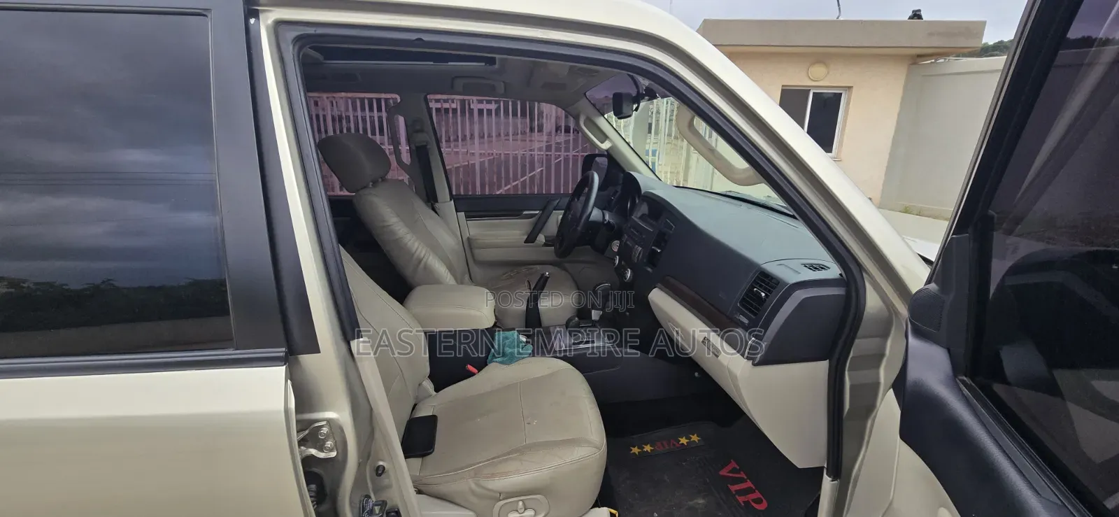 Mitsubishi Pajero V90 3.8 V6 GLS/GLX 2015 Gold