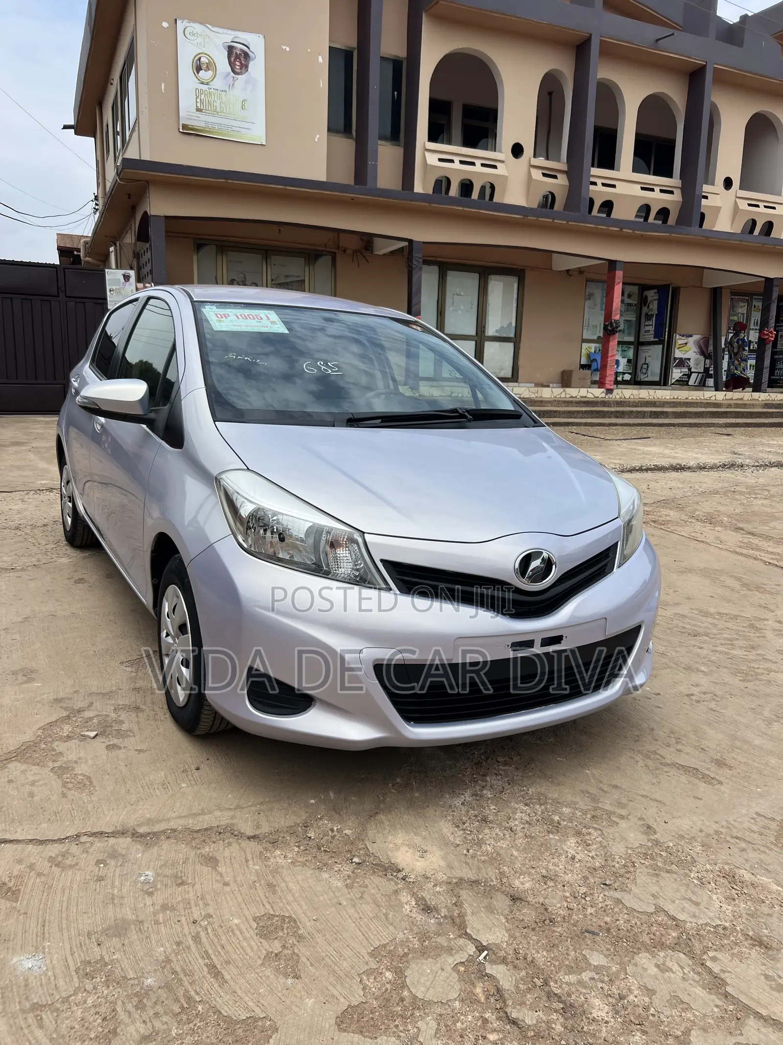 Toyota Vitz 1.3 AWD 5dr 2013 Silver