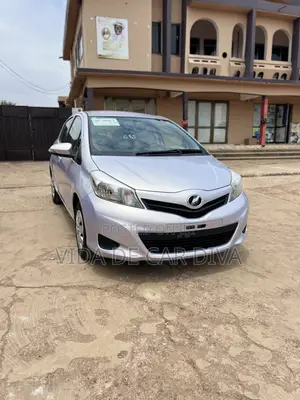 Toyota Vitz 1.3 AWD 5dr 2013 Silver