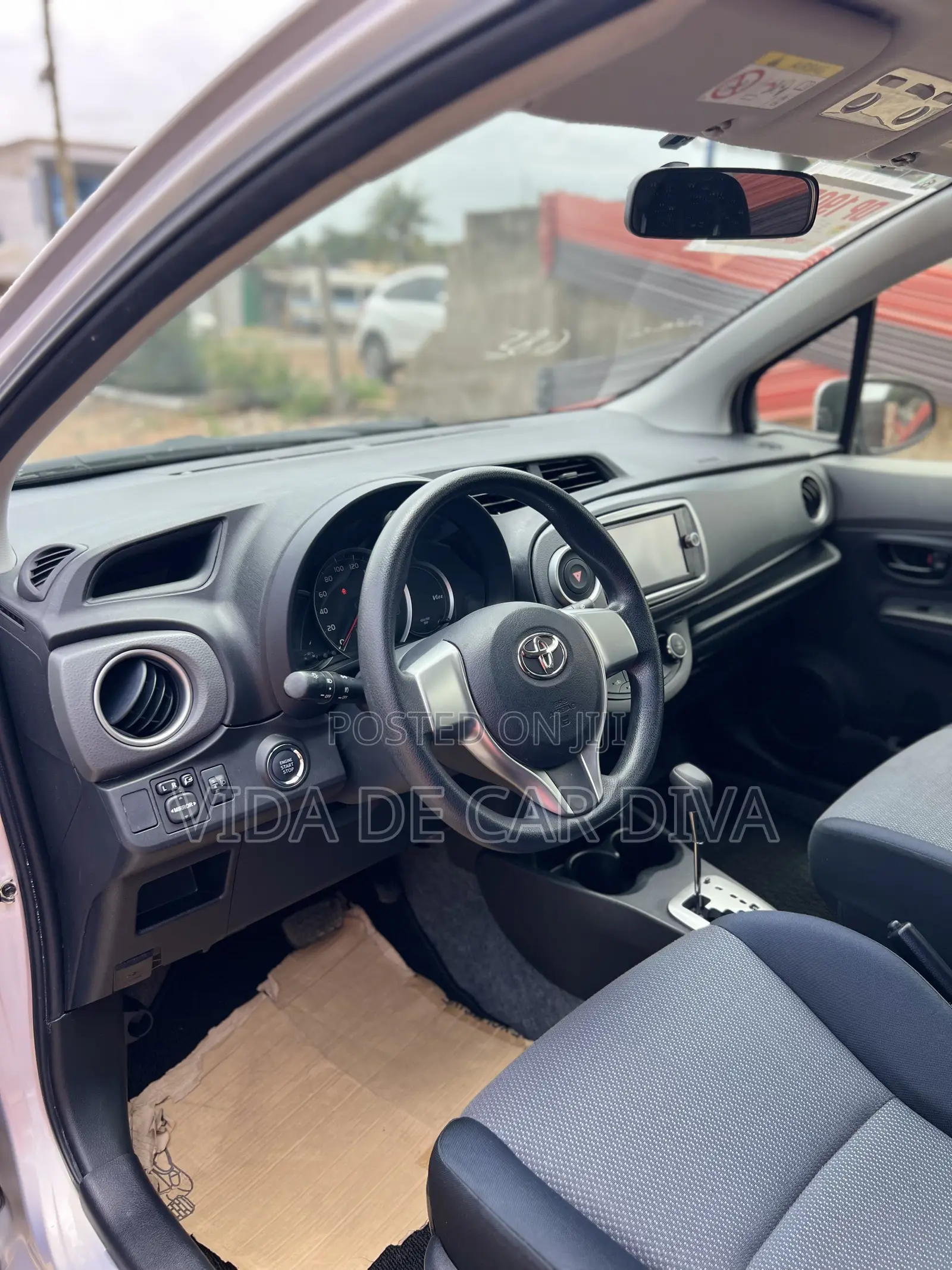 Toyota Vitz 1.3 AWD 5dr 2013 Silver