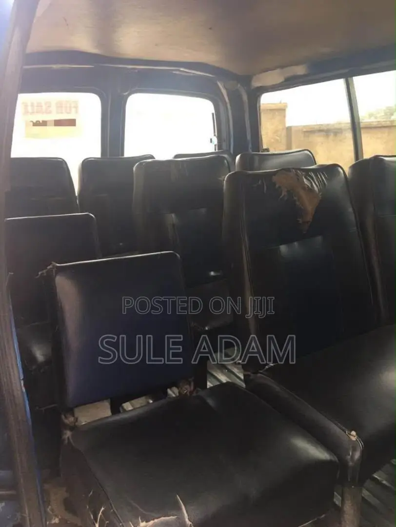 Toyota HiAce 2004 Blue