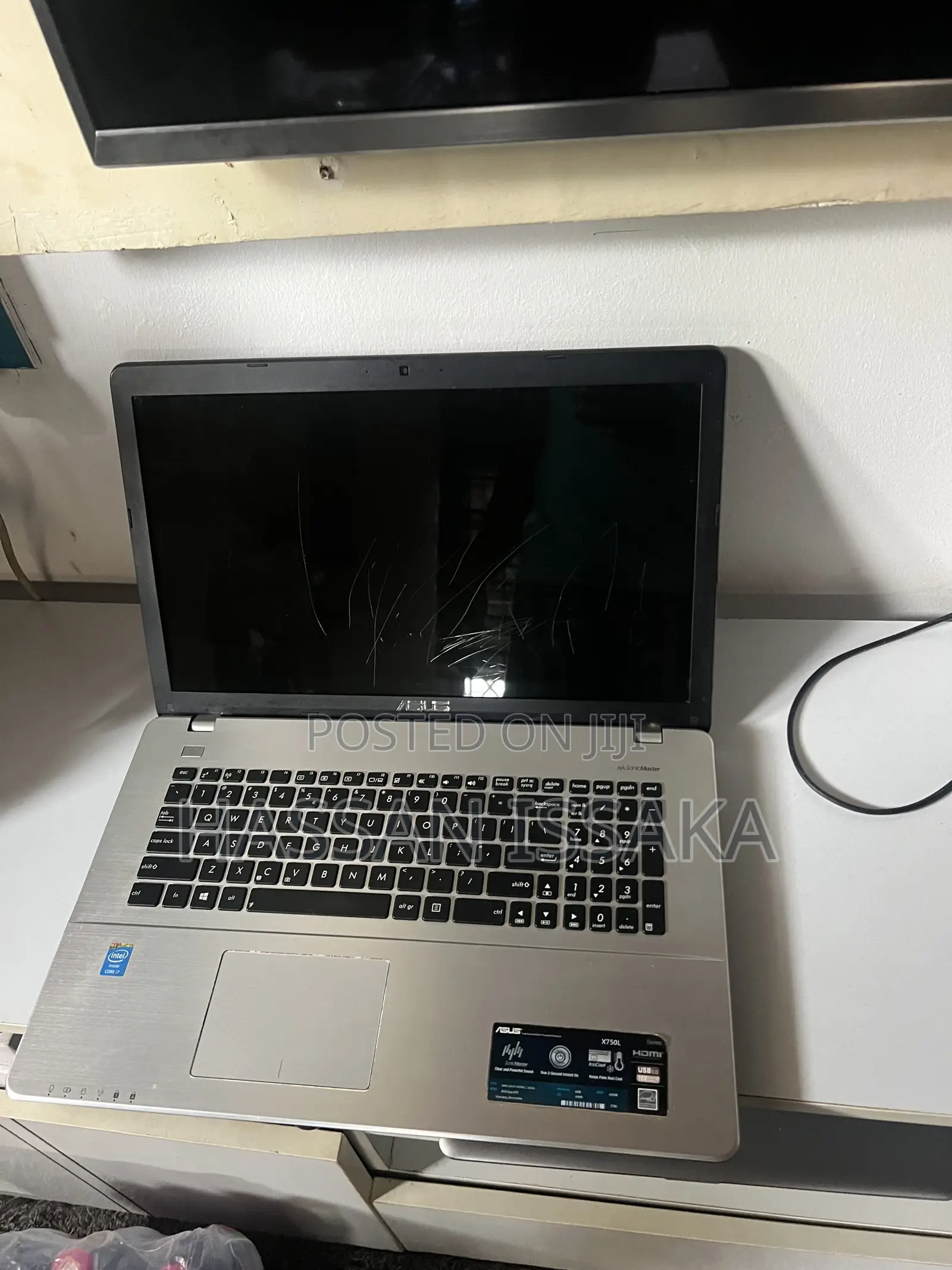 Laptop Asus X750LA 6GB Intel Core i7 HDD 500GB