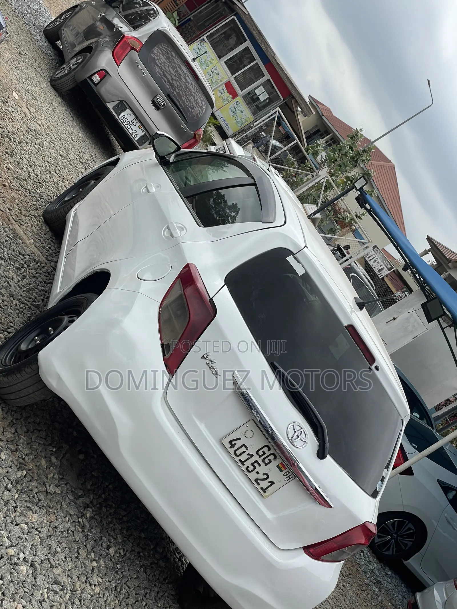 Toyota Vitz 2012 White