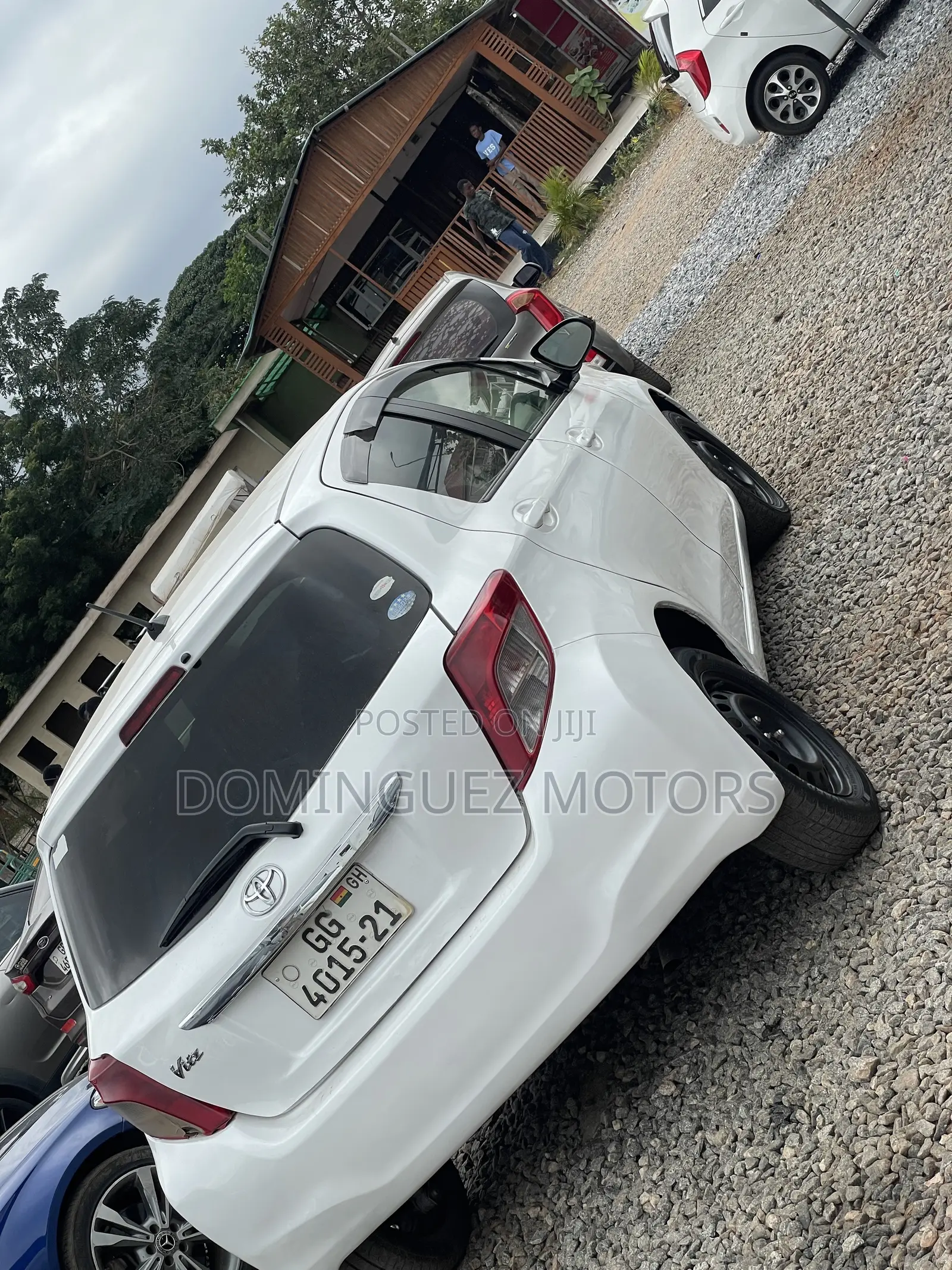 Toyota Vitz 2012 White