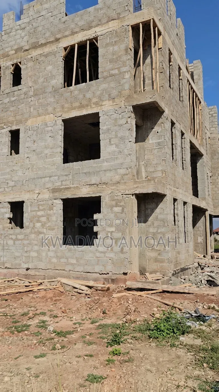 16bdrm Apartment in Community 25 for sale