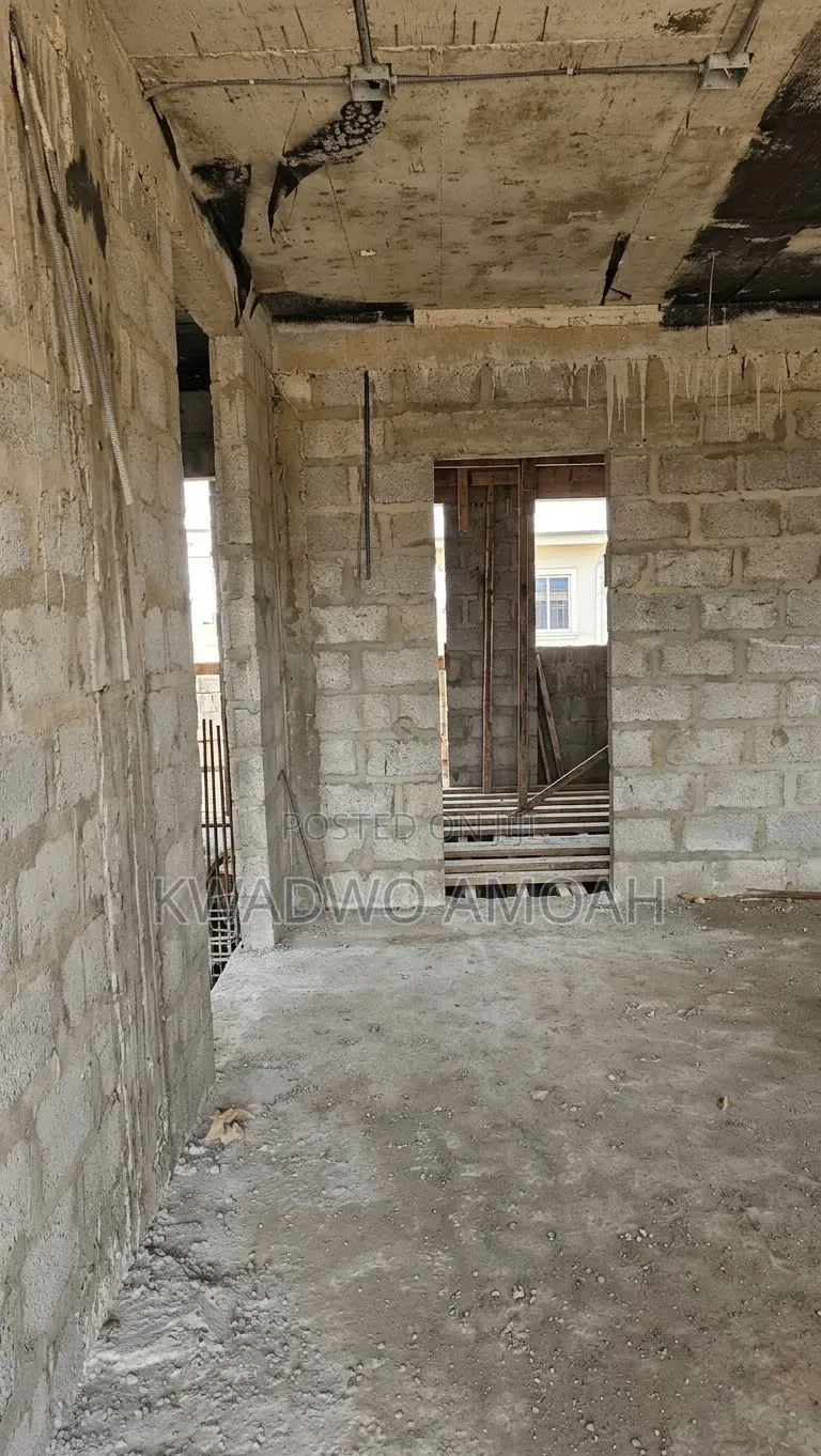 16bdrm Apartment in Community 25 for sale