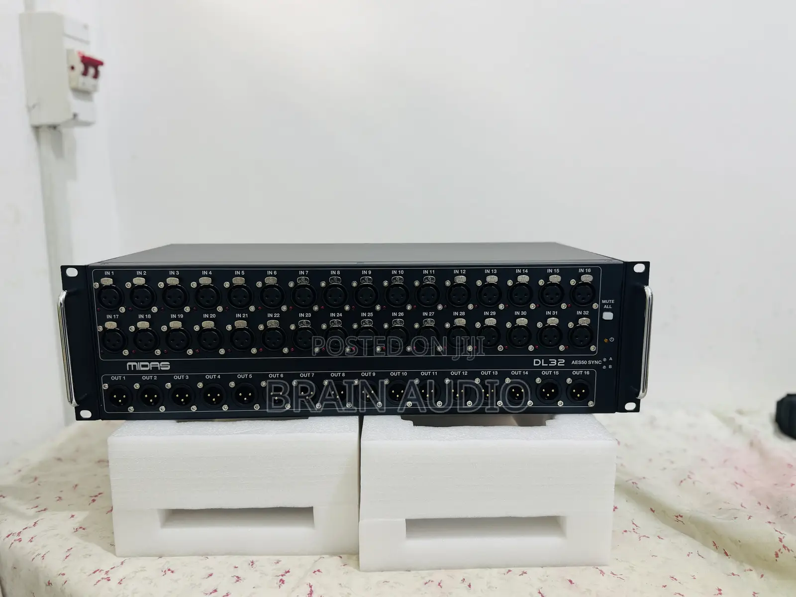 MIDAS DL32 Stage Box