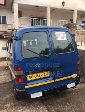 Toyota HiAce 2004 Blue