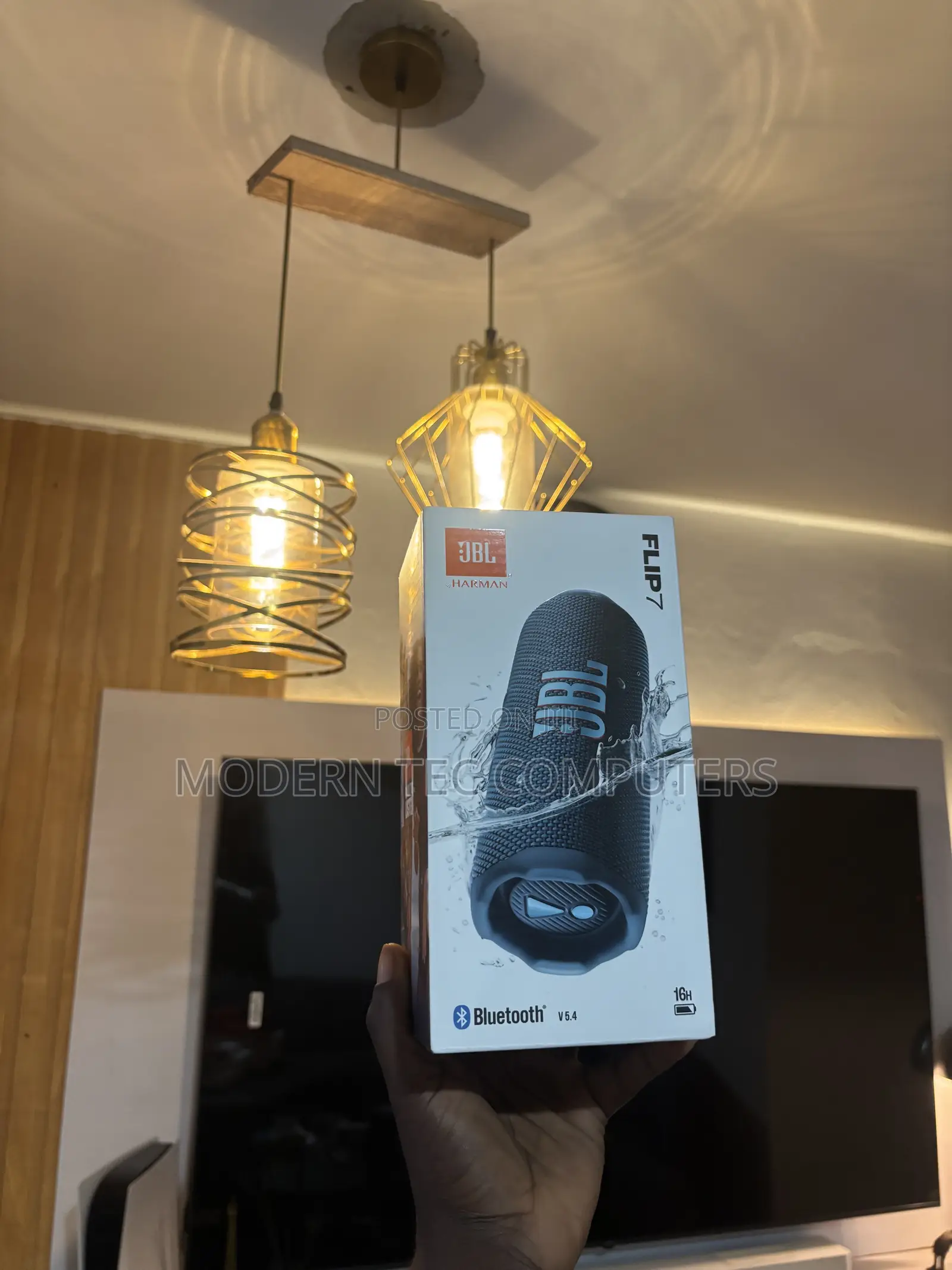 JBL Flip 7 — Portable Bluetooth Speaker