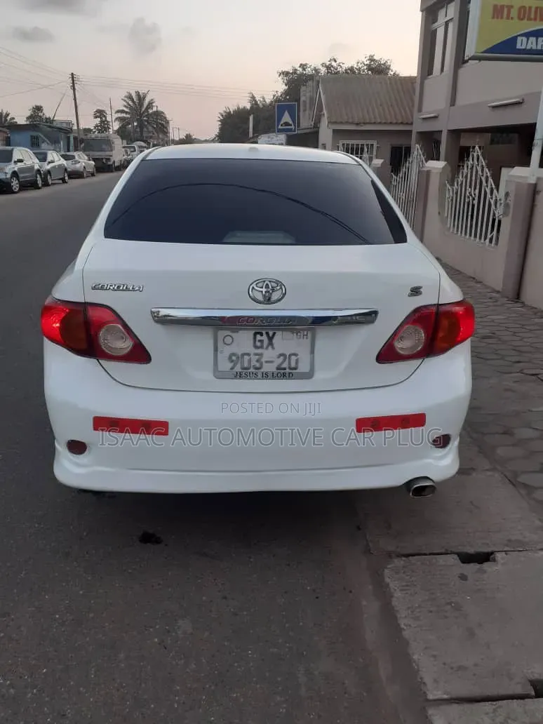 Toyota Corolla 2010 White